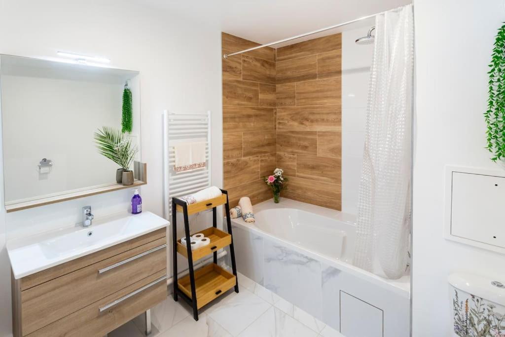 Peter Pan Lodge - 15Min Walk To Disney Chessy  Εξωτερικό φωτογραφία